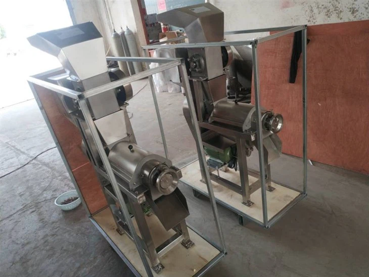 Fruit Crushing Juicing Machine